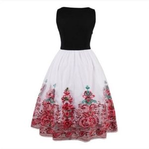 Sucrefas | NWT Red Demask Tulle Embroidered Dress